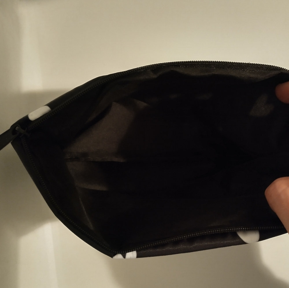 🧁 3/$30 Hearts Makeup Bag Black and White NEW - Picture 6 of 9